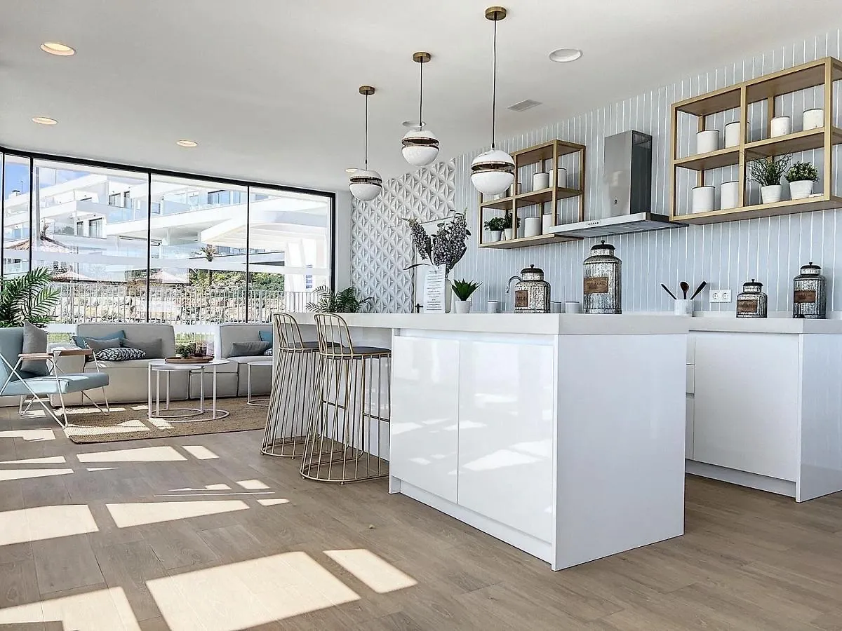 Via Celere 2328 Luxury Sea View Apartment كاساريس